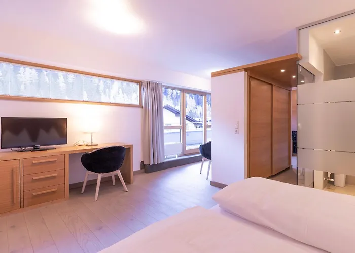 Quality Hosts Arlberg - Hotel Goldenes Kreuz B&B